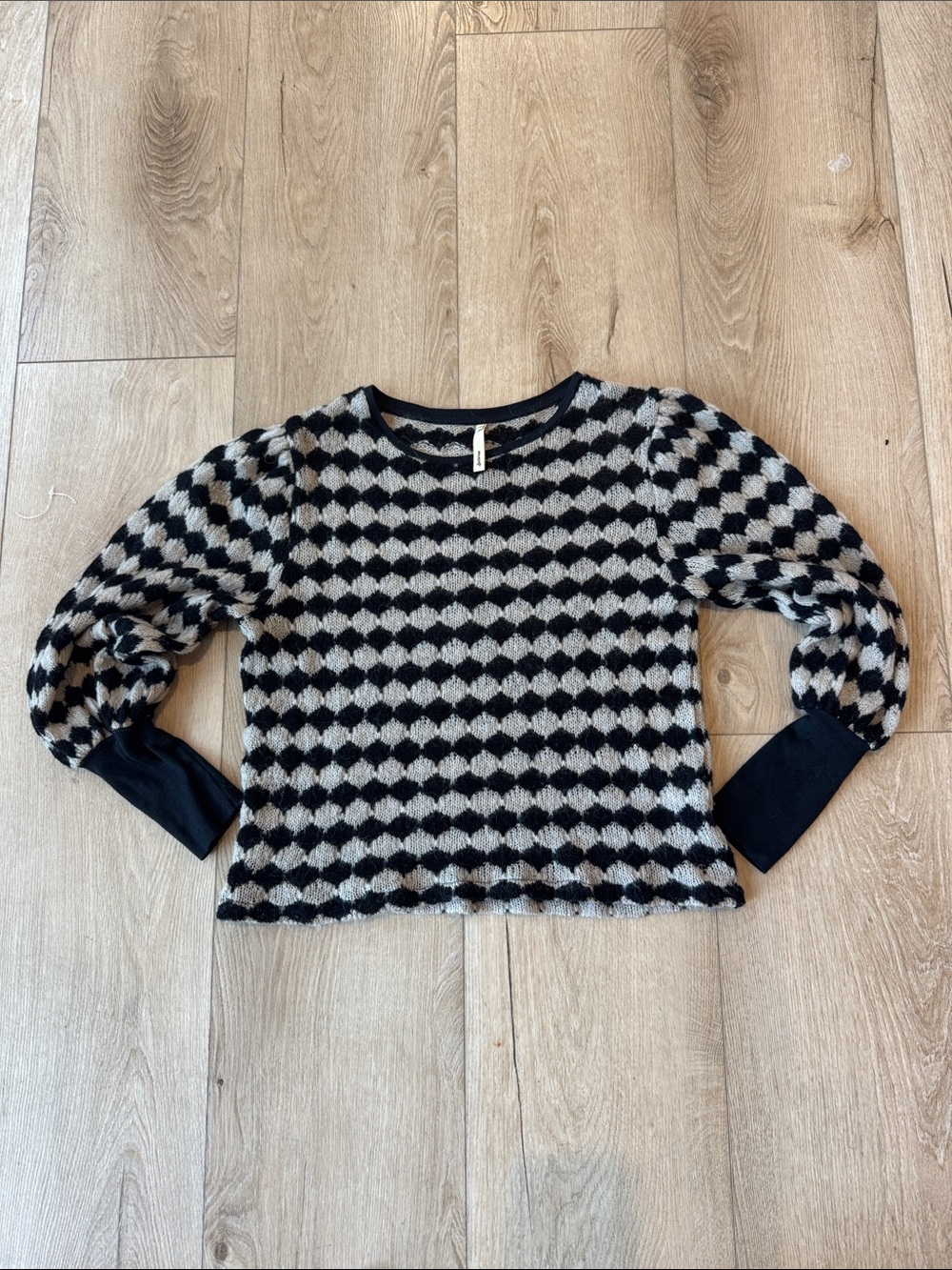 Black & Cream Diamond-Pattern Crewneck Sweater